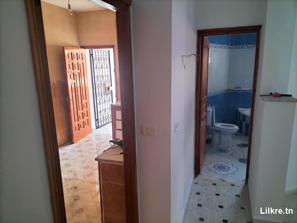 location etage de villa a rades chat