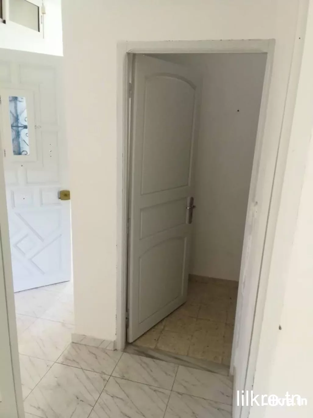 A louer un etage de villa de  à denden 