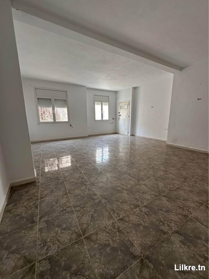 a louer Etage de villa  La Soukra