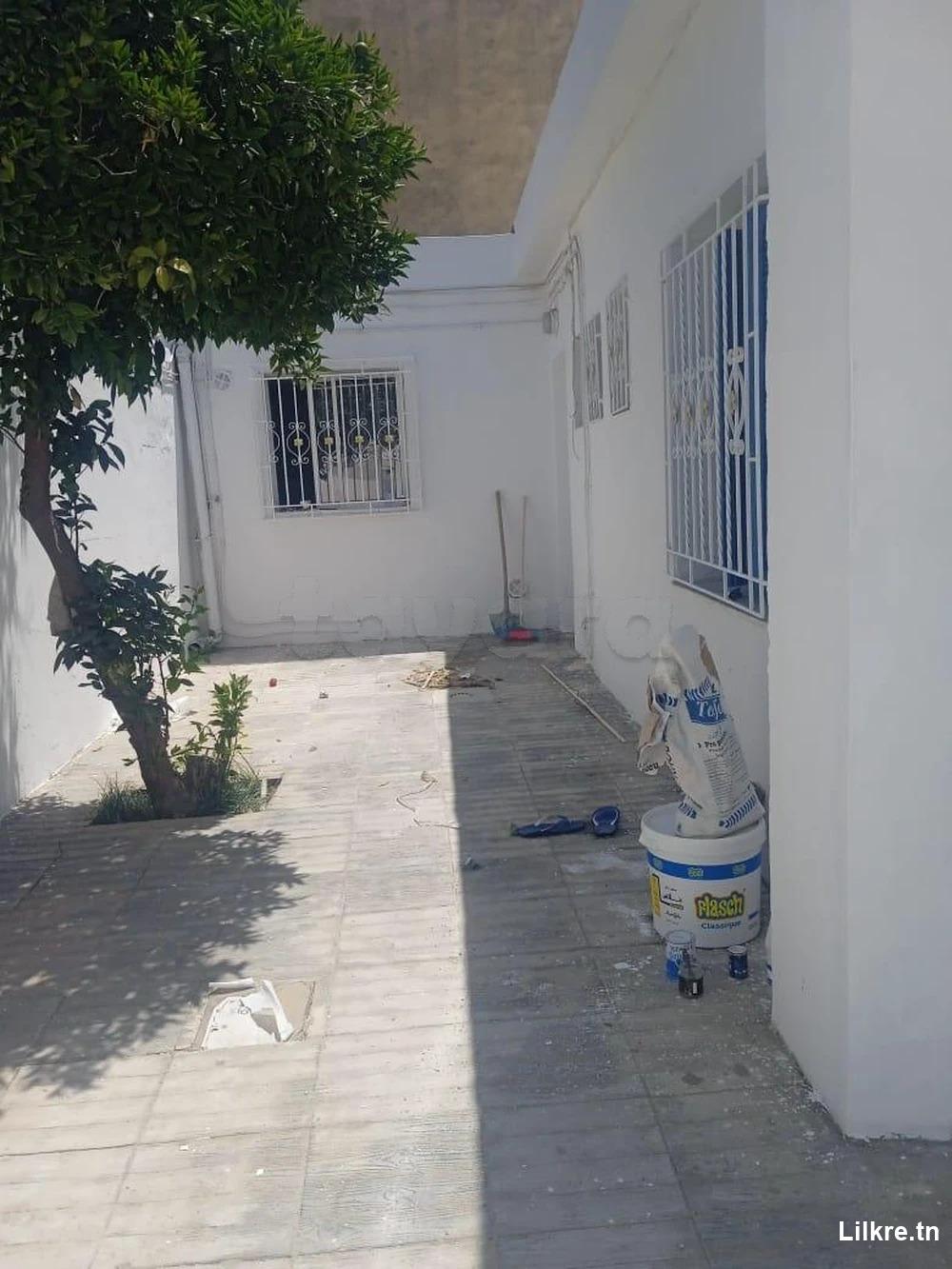 à louer RDC de villa + studio au bardo