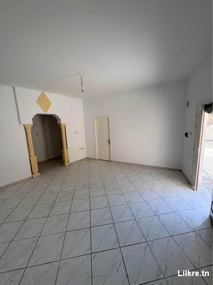 A louer un Appartement S+2 non meublée 