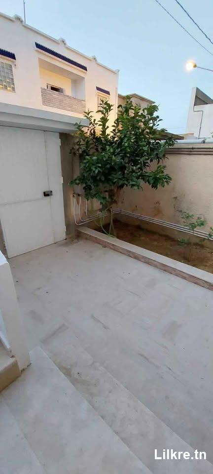 A louer un étage de villas s+3 a nouvelle medina. yasminette 