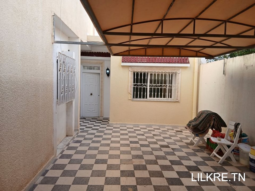 A louer un studio s+1 a cité ghazela