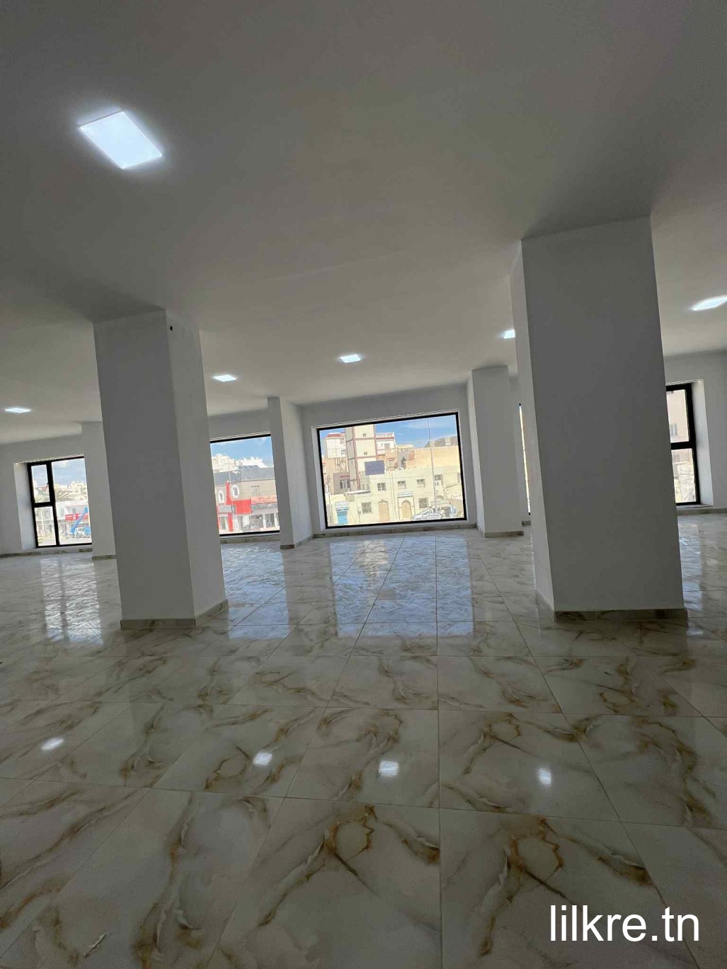 A louer un jolie showroom a sfax 