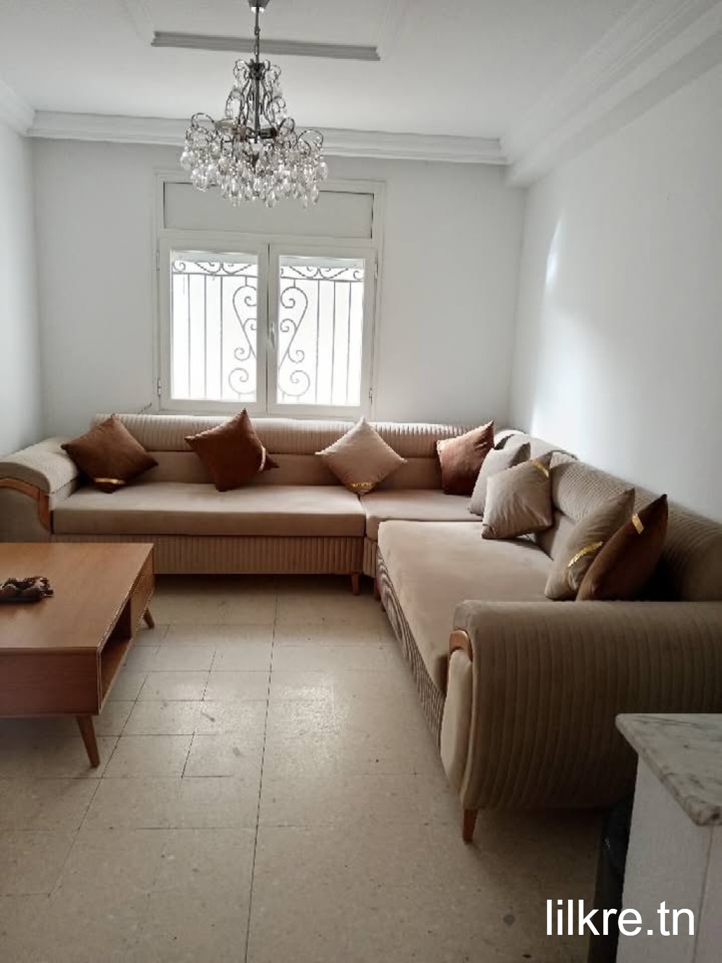 A louer un studio situé au jardin el manzeh 2