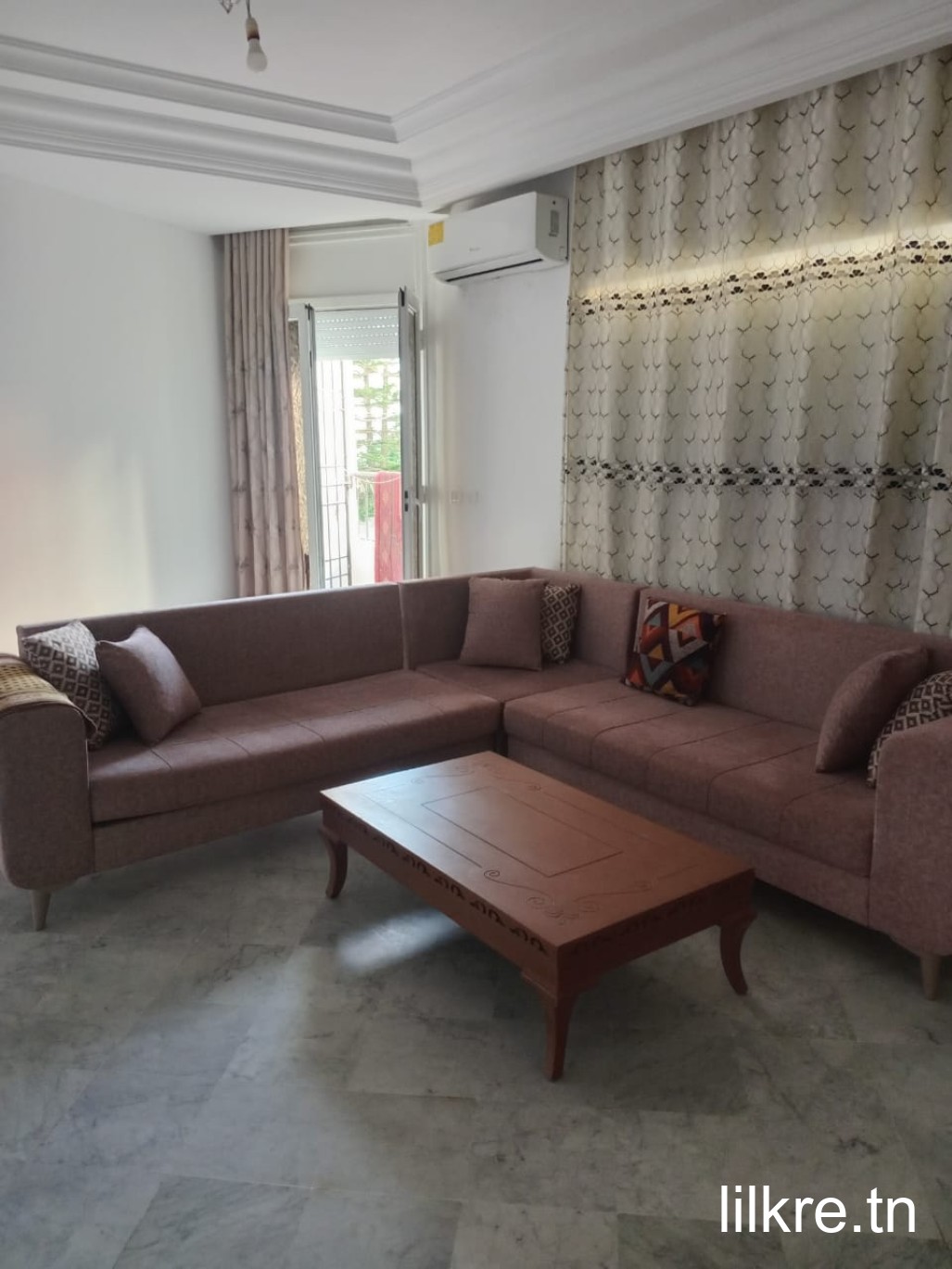 A louer un appartement richement meublée 