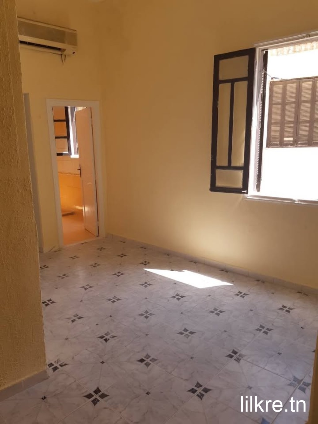 A louer un étage de villa au centre ville 