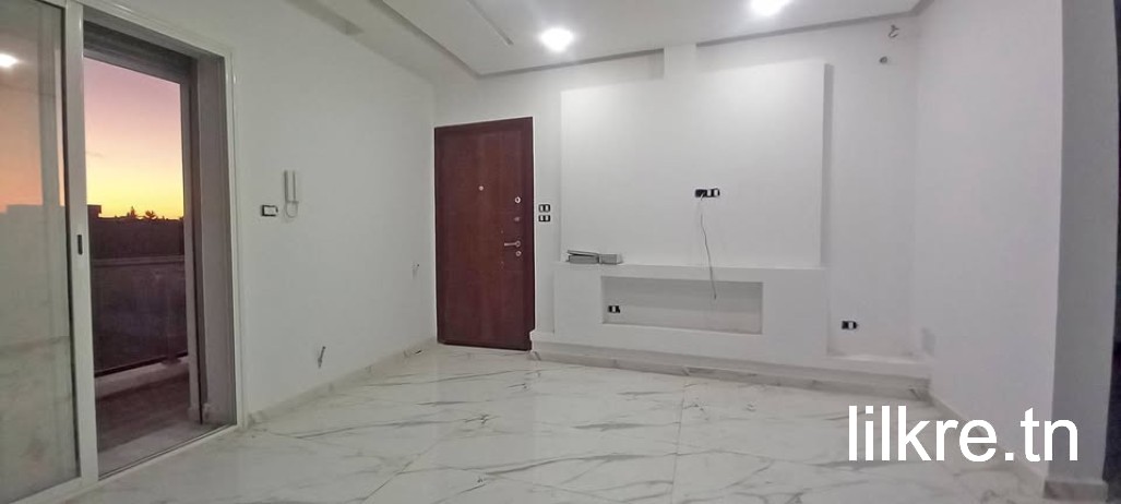 A louer un étage de villa  a la  agba 