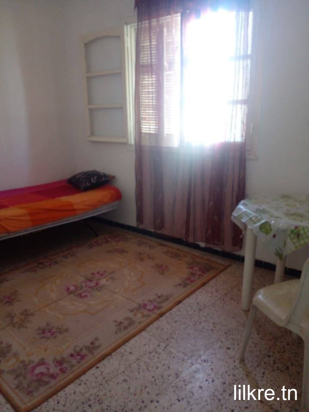 A louer un studio meublée pour les garçons 