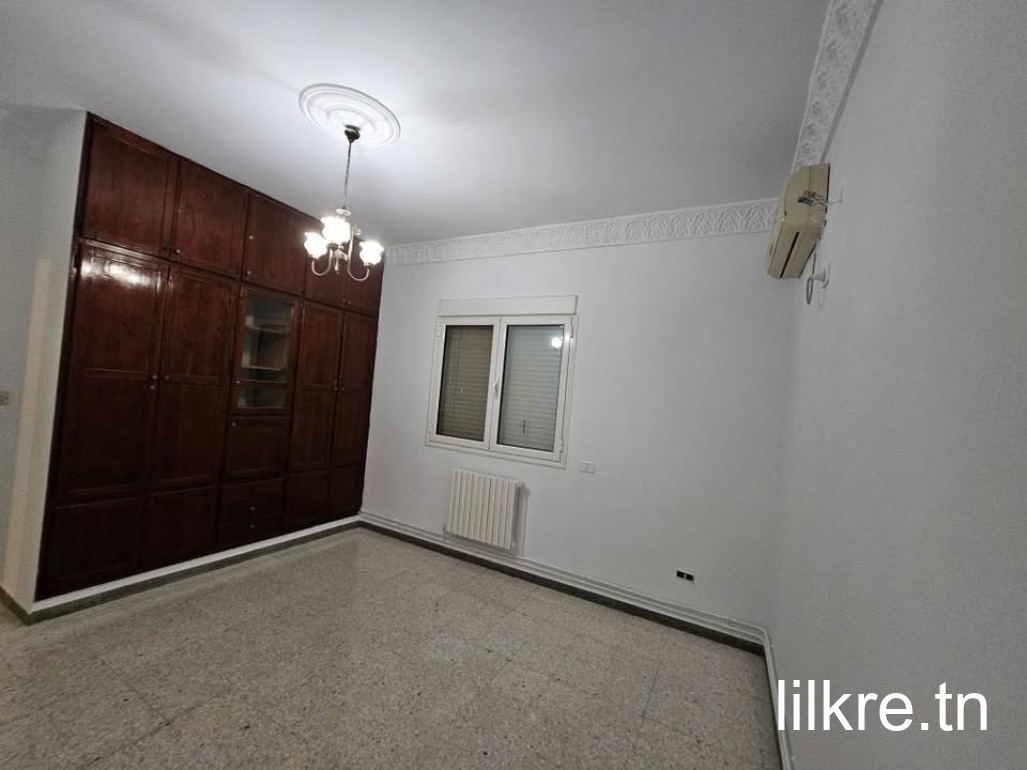 A louer un étage de villa a médina jedida 