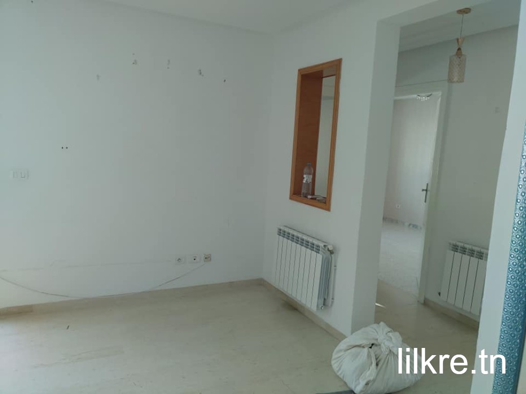 A louer appartement S+2 haut standing a Borj louzir a côté rue jawhra.