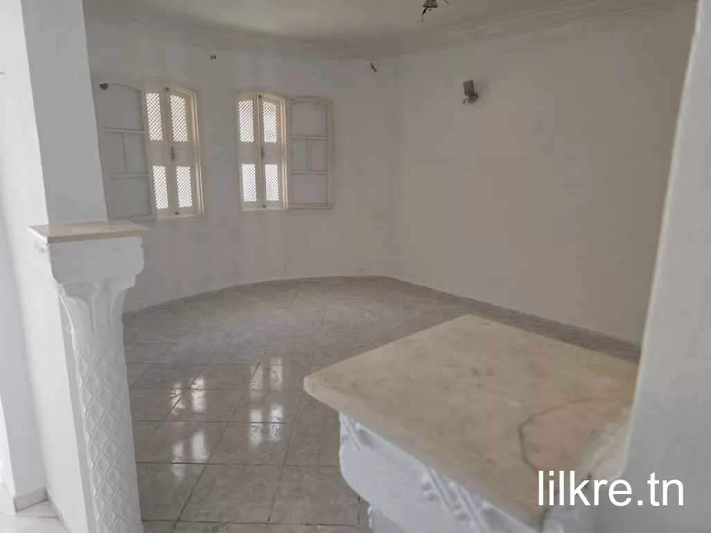 A louer un étage de villa au ksar said