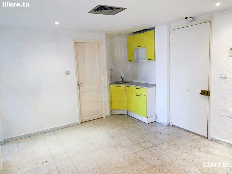 A louer pour usage commercial bureautique S+2 situé Hammam Lif