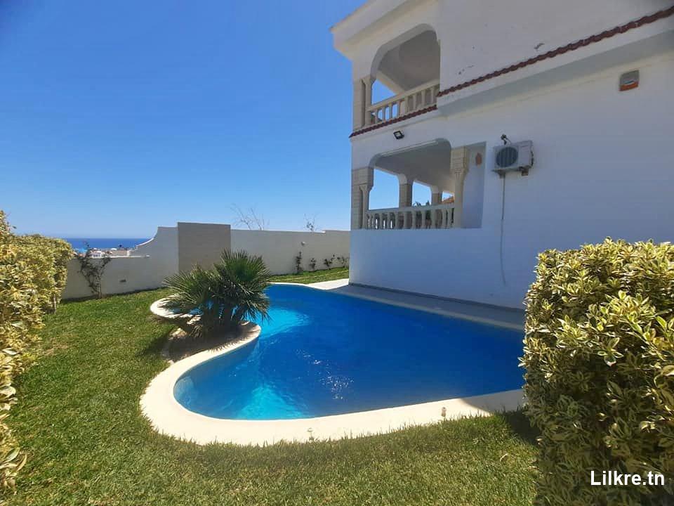  A louer une villa S+4 avec piscine à Hammamet Richement Meublé