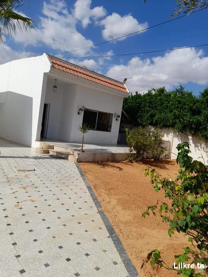 A louer une Villa S+2 Richement Meublé à Bouzayen Sfax 