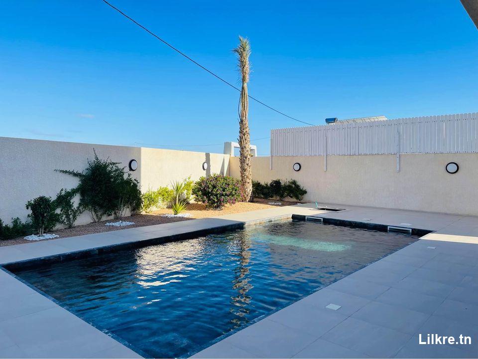 A louer une Villa S+2 Richement Meublé Haut Standing à Djerba Midoun 
