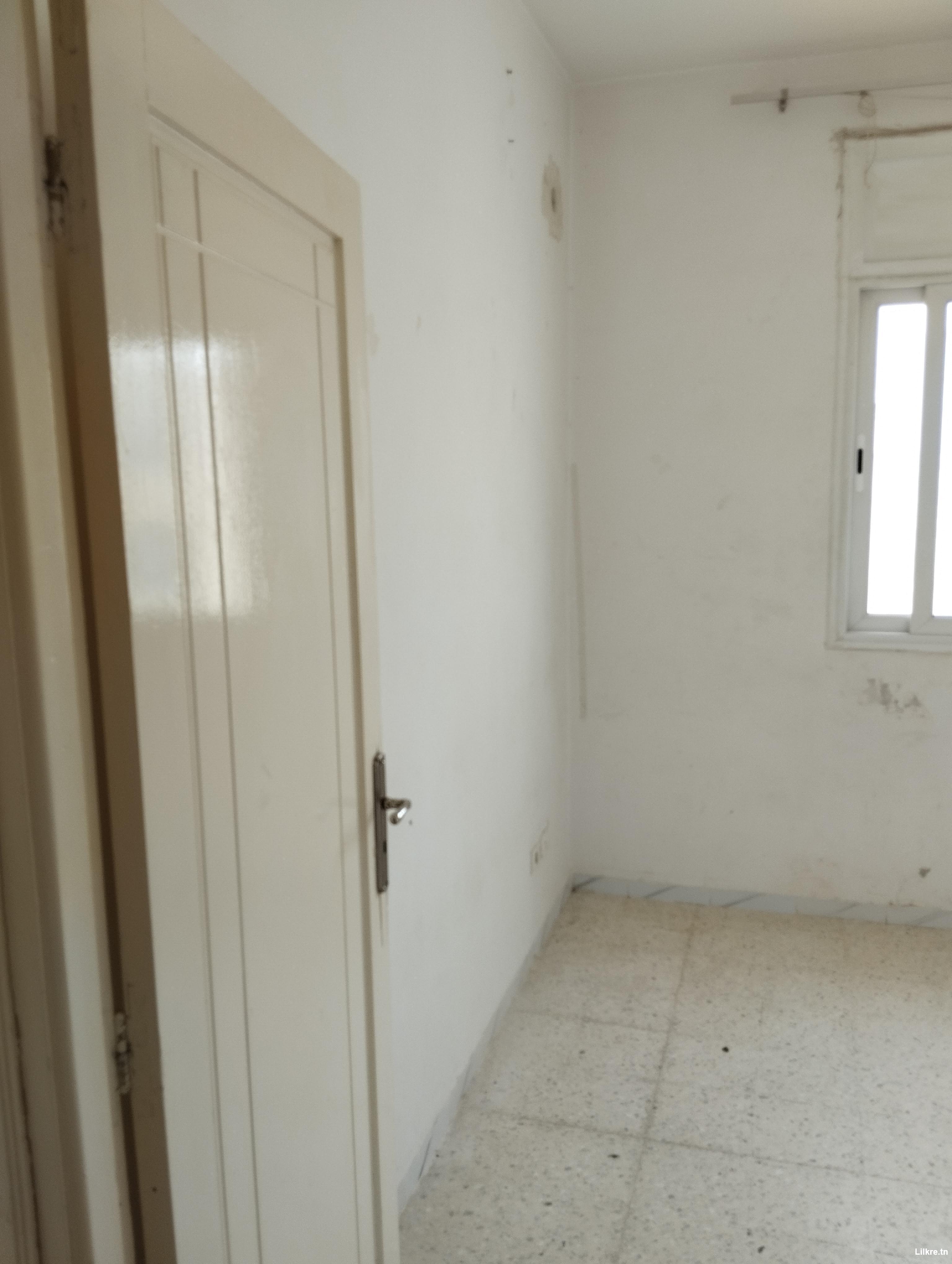 Un appartement S+1 en bon état à Louer