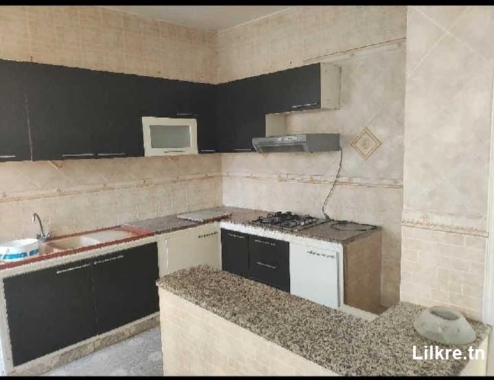 A louer une etage de villa  S+2 à Sidi Hassine