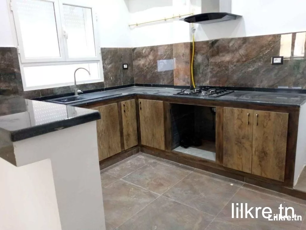 A louer un étage de villa  S+3 à  Skanes Monastir .