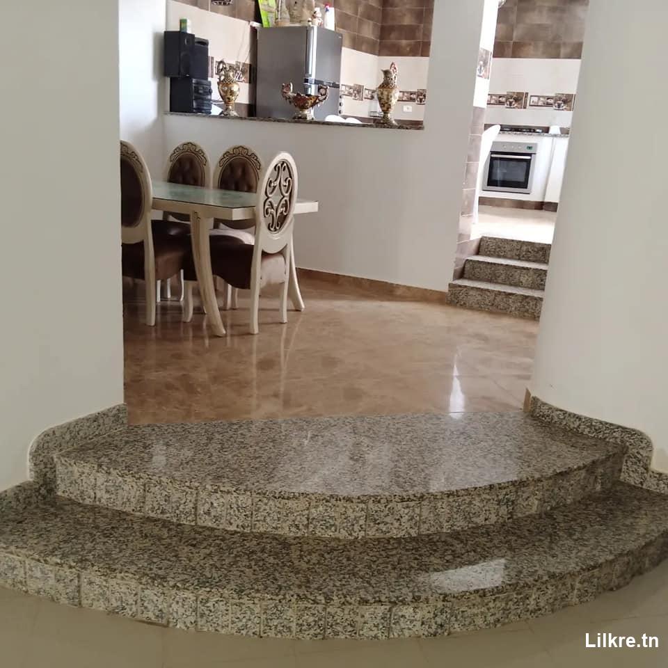 A louer un  Etage de villa S+2 à Hamem Laghzeze 