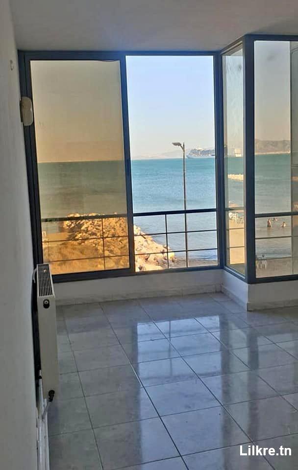 A louer un Appartement S+2 à vue sur mer à la Goulette