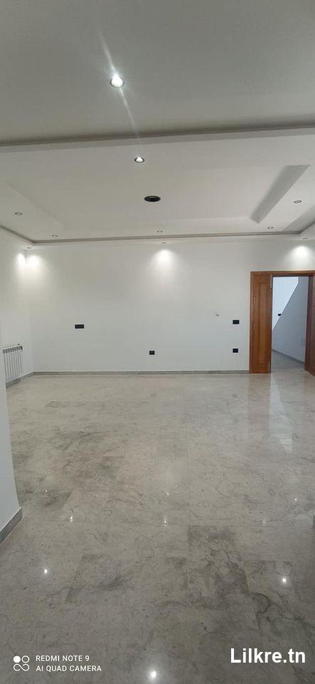 A louer un Appartement S+3  à la Soukra parc 