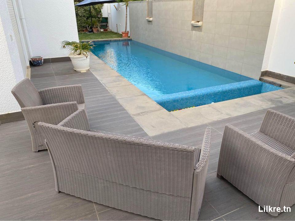 A louer une Villa haut  standing  S+5 aux berges du lac  avec piscine