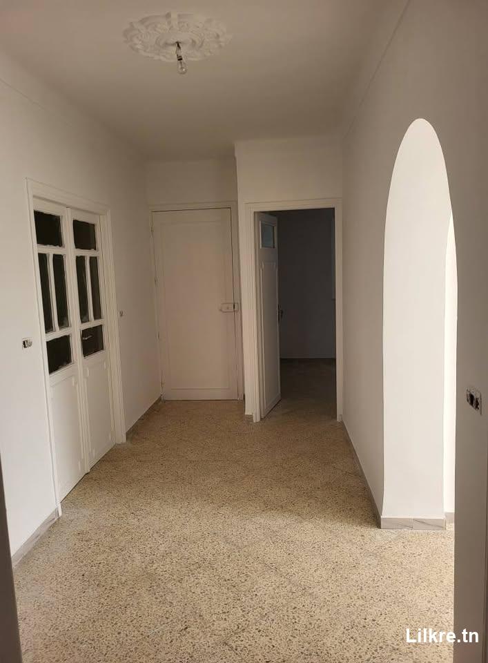 Étage de villa à louer à la soukra