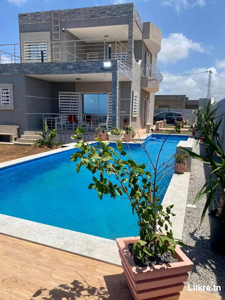 a louer villa avec piscine a Haouaria 