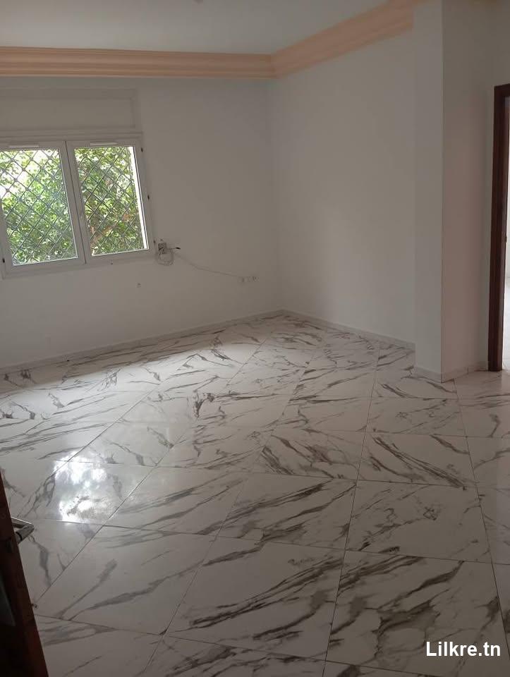 À louer étage de villa à Ariana mnihla sanheji
