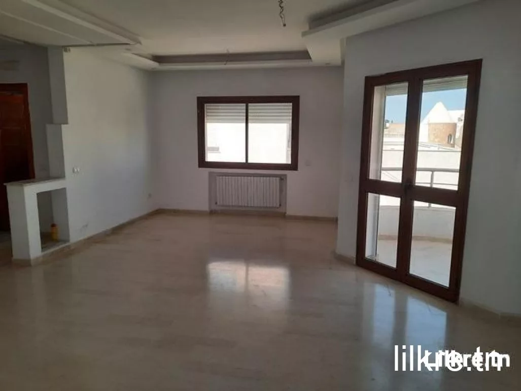 Location Étage de Villa S+3 à Manouba – Proche Métro Moncef Bey