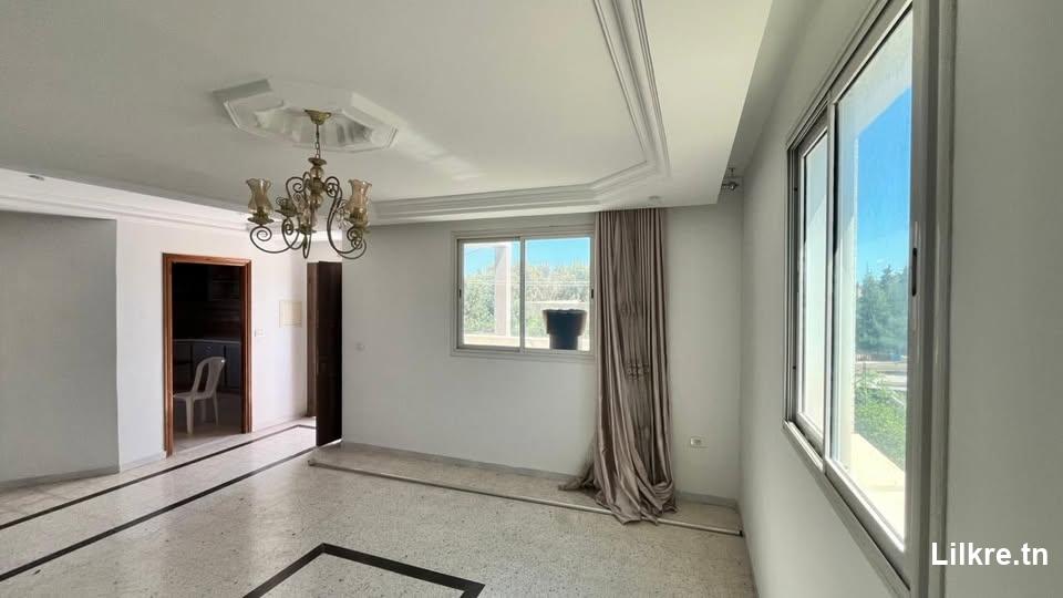 A louer étage de villa à la soukra