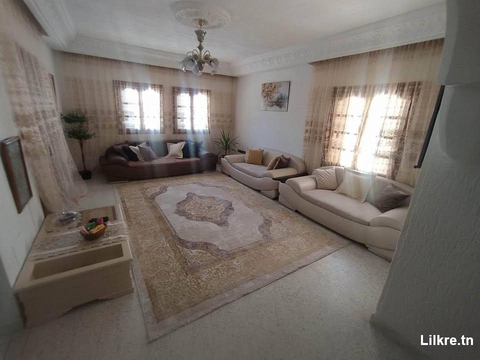 A louer  Etage de Villa S+3 à Sousse