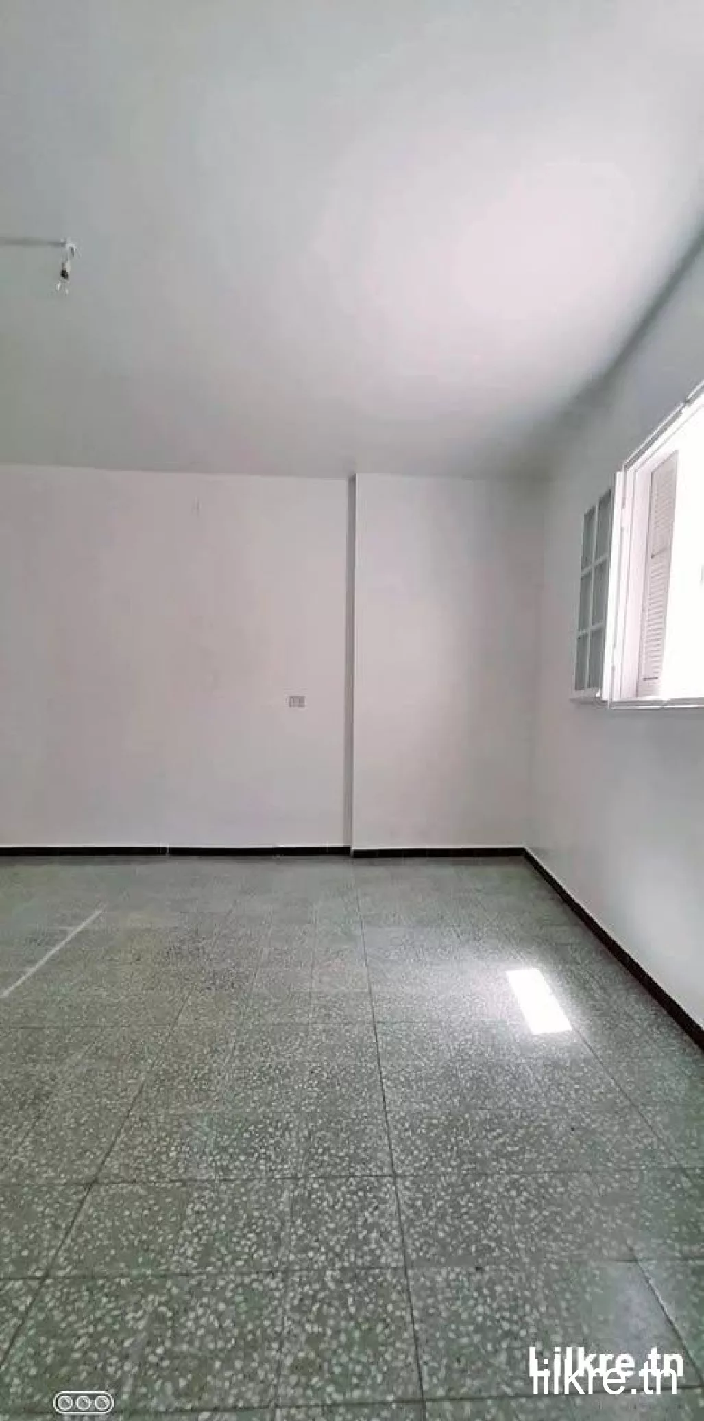 À louer Studio vide s+1 à omrane supérieur