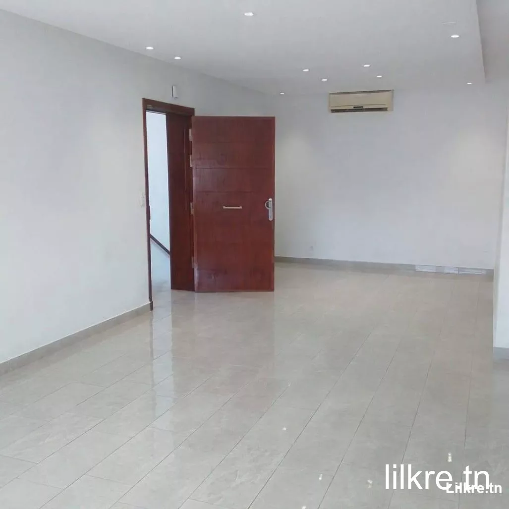 A louer un Appartement S+3 Non Meublé  à Ariana