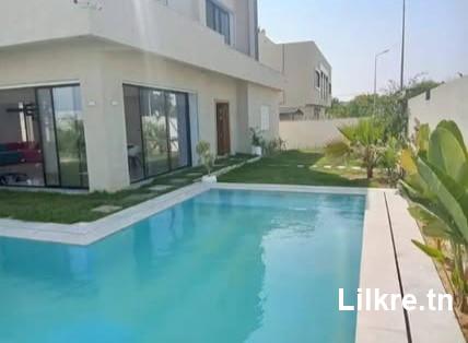 à louer villa avec piscine à la soukra
