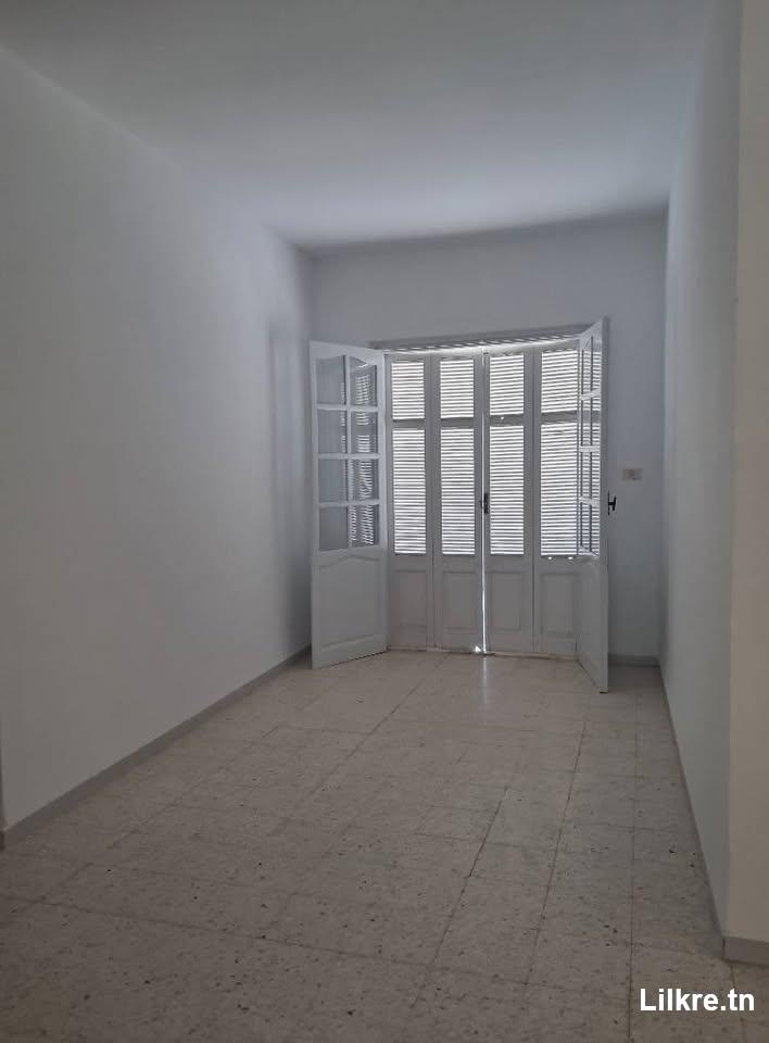 Étage de villa a louer à soukra 