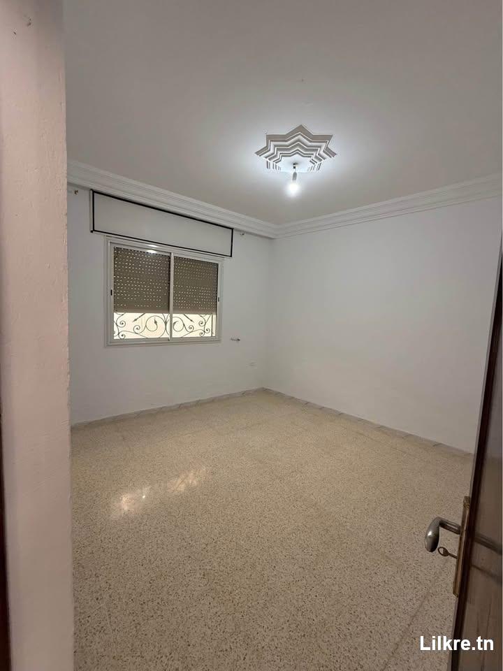  A louer un maison  s+3 avec garage pour 2voitures a cité ejafarr