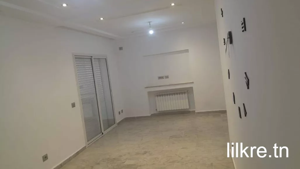 A louer un étage de villa  a la goulette 