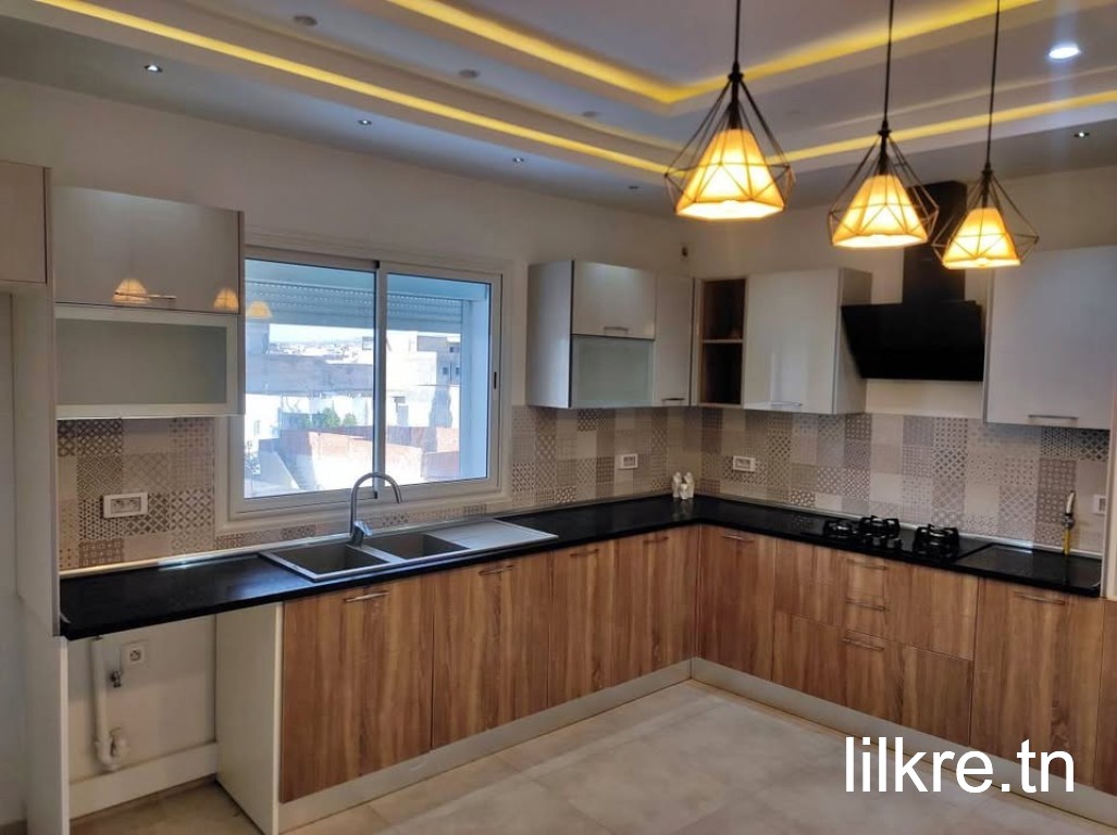 A louer un s+3 a cité ettahrir 