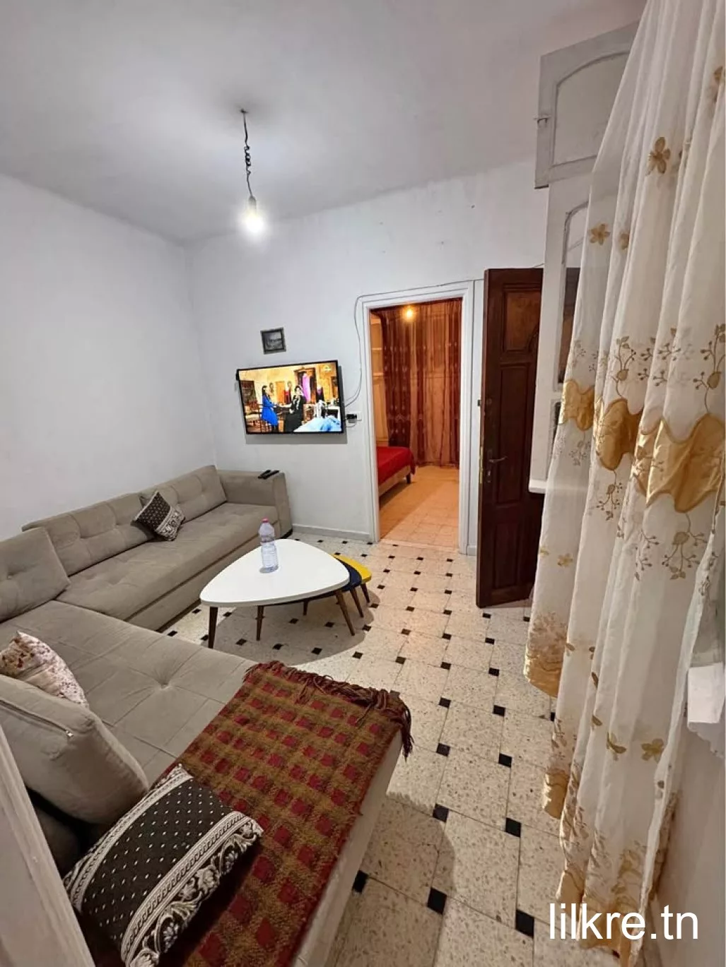  A louer un étage de villa  a cité tahrir 