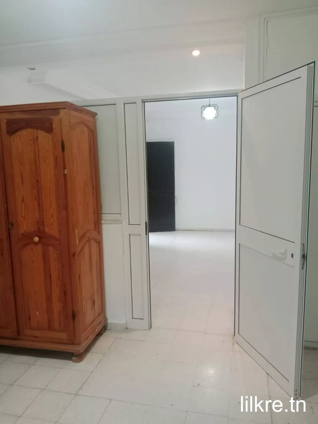 A  louer un joli studio  a cité romana 