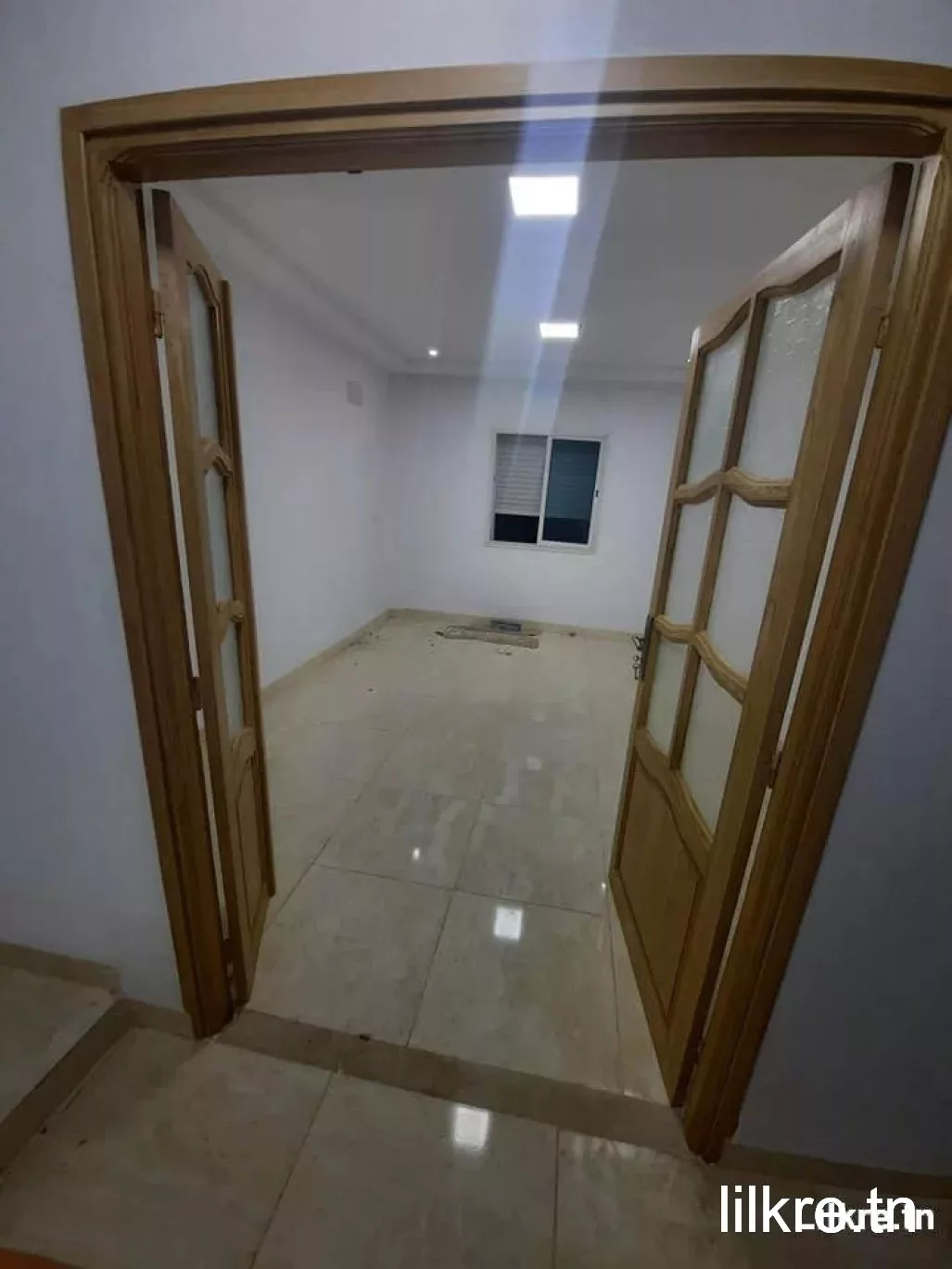 A louer  un étage de villa a route de  tunis 