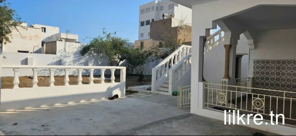 Villa à usage commercial a Sfax