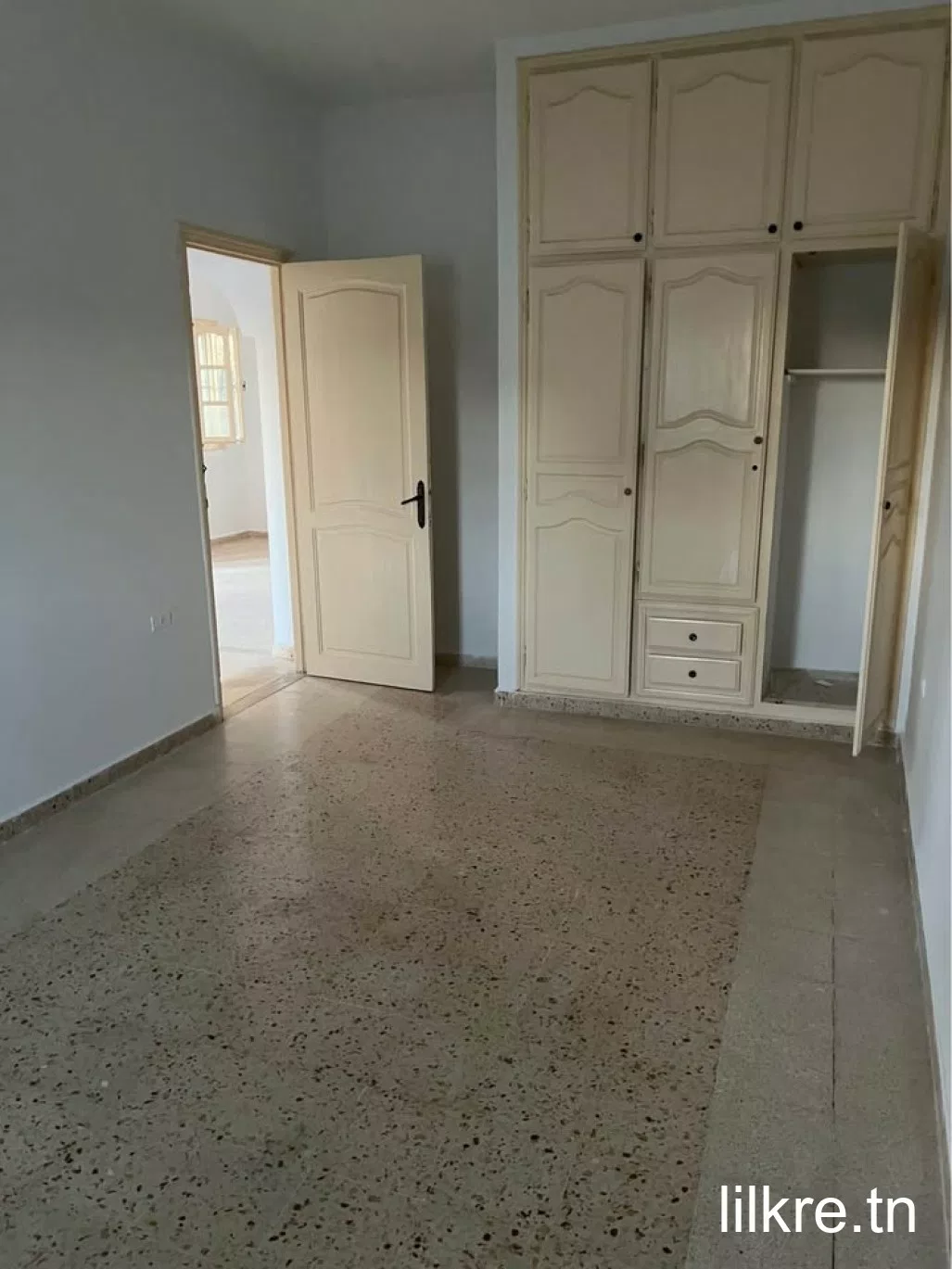 A louer un étage de villa  a chotrana sidi  saleh 