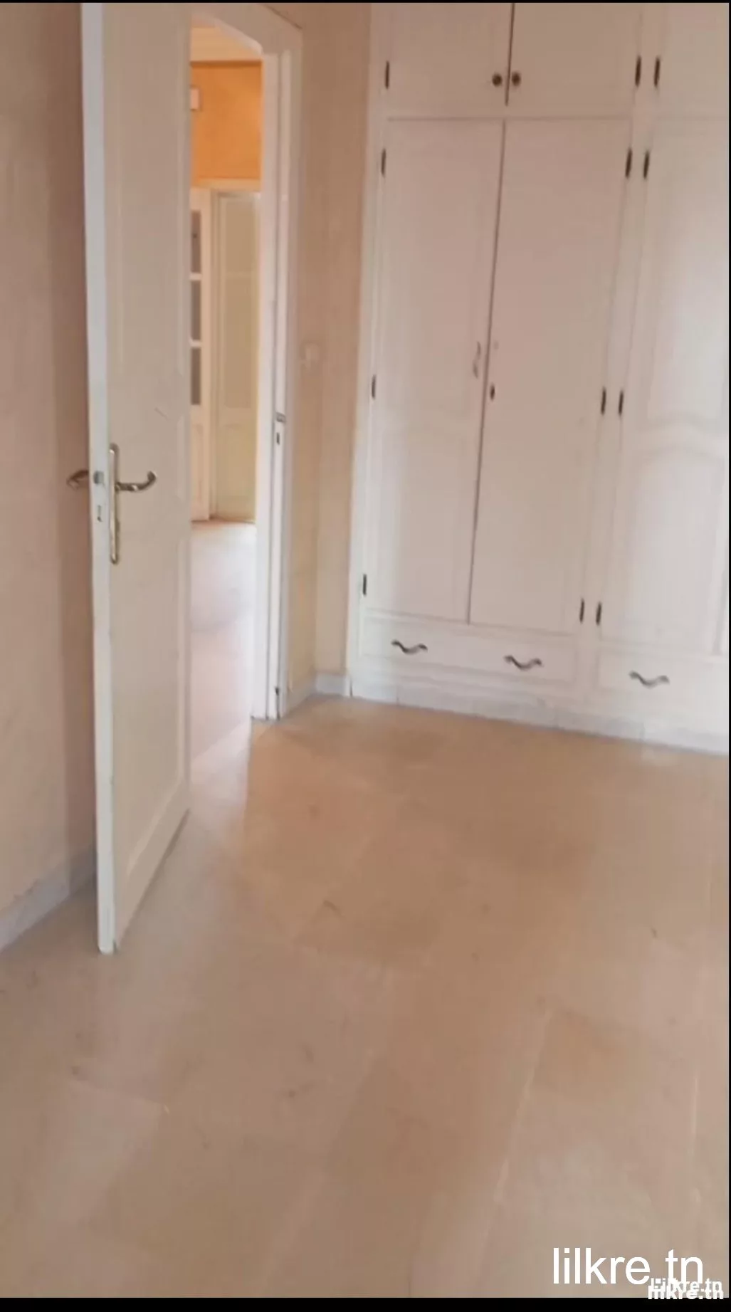 A louer un étage de villa S+3 à la Manouba