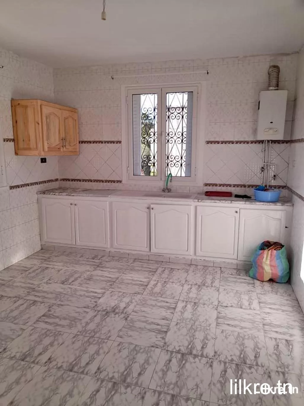 A louer un Etage de villa S+1 à L'Aouina 