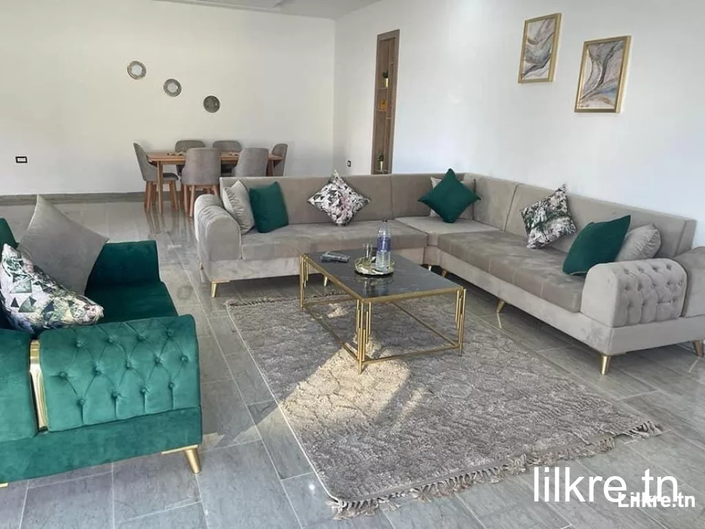À louer une belle villa s+3avec piscine à Hamamet 
