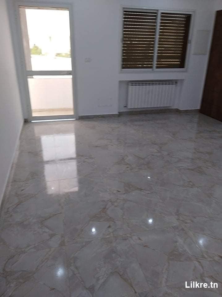 Un appartement S+3 Soukra 